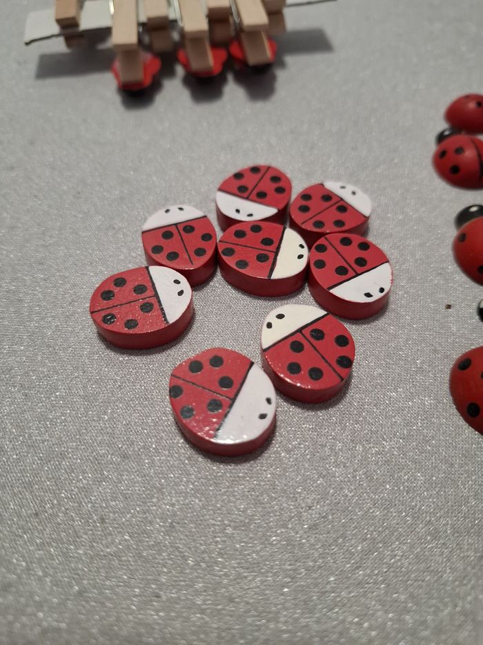 Joli lot mini pinces à linge et coccinelles en bois autocollantes neuf - photo numéro 4