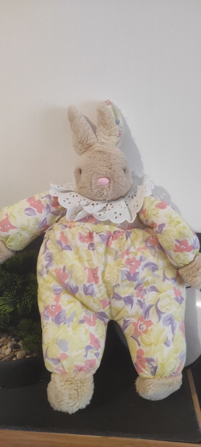 grande peluche lapin ancien vintage matton jaune violet rose fleur collerette dentelle