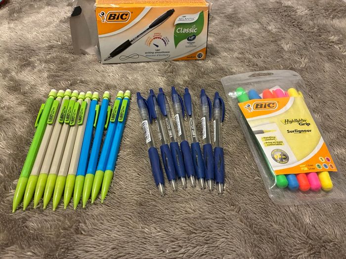 Lot de fournitures scolaire bic