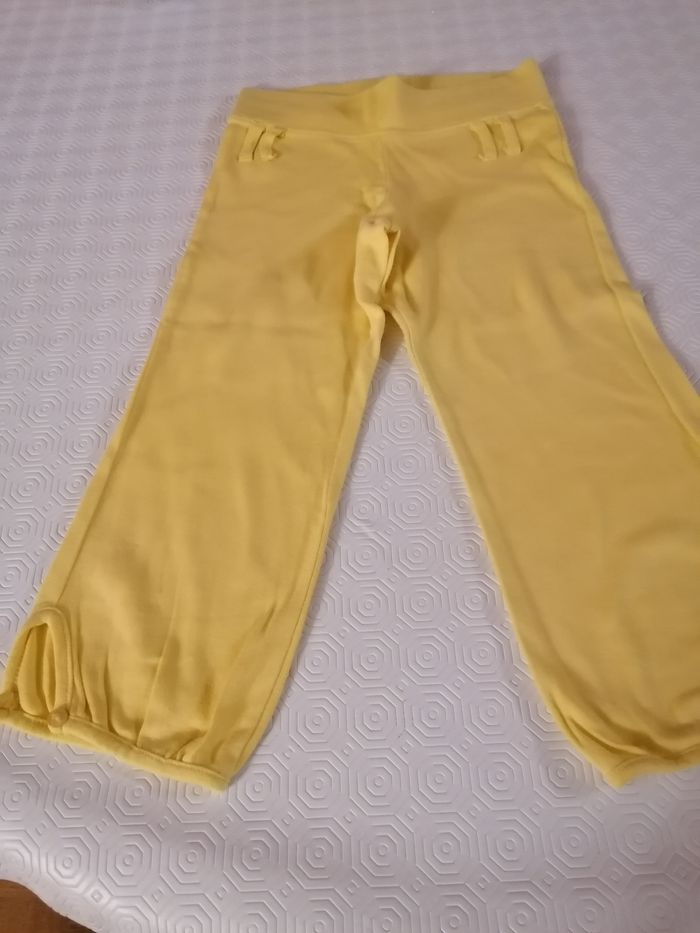 Pantalon matière élastique jaune pastel