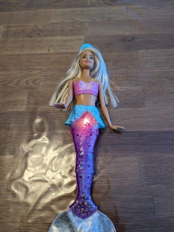 Barbie Dreamtopia Sirène lumière et danse aquatique blonde