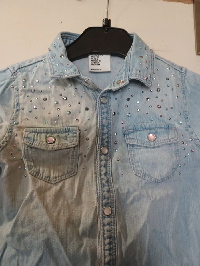 Chemise effet jeans délavé avec strass H&M 5/6ans - photo numéro 2