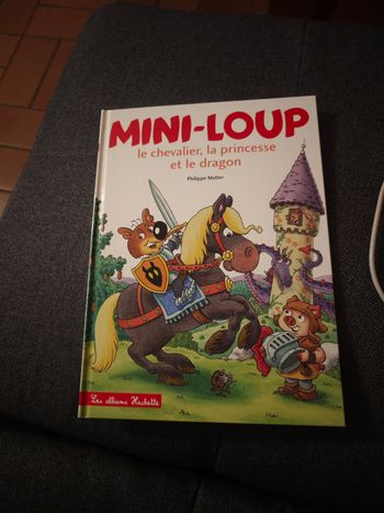 Mini-Loup le chevalier, la princesse et le dragon