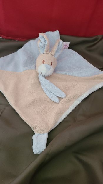 Doudou Lapin carré plat beige et bleu - Attache tétine- Mailou