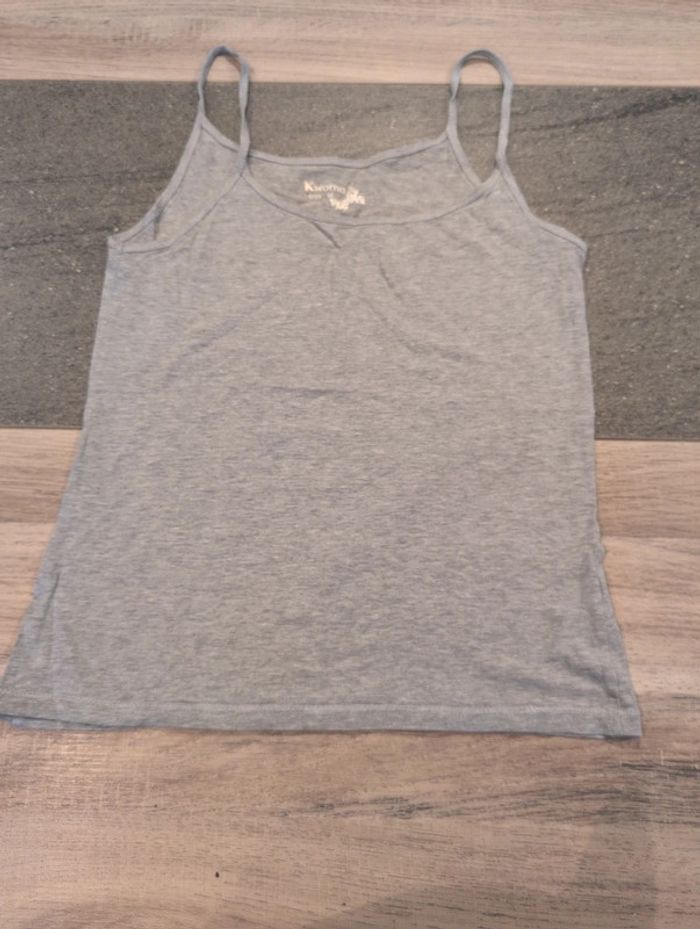Débardeur taille M tee shirt sans manches