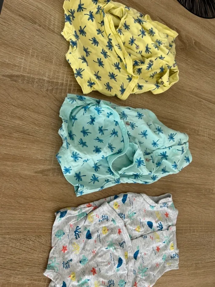 3 petits habits bébé été 56 cm - photo numéro 2