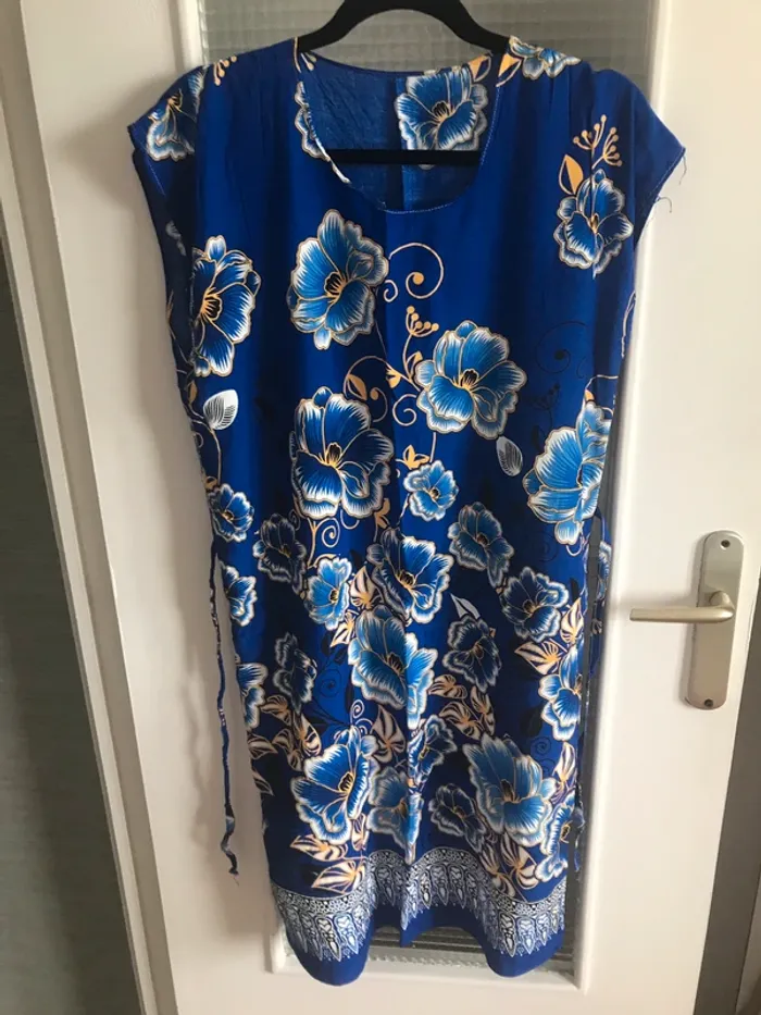 Robe à fleurs bleues - photo numéro 2