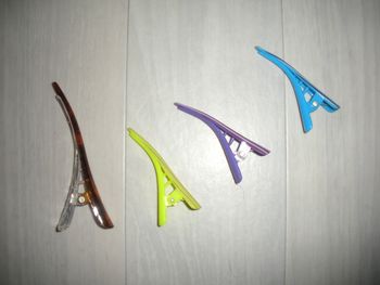 4 pinces à cheveux "bec d'oiseau" en plastique