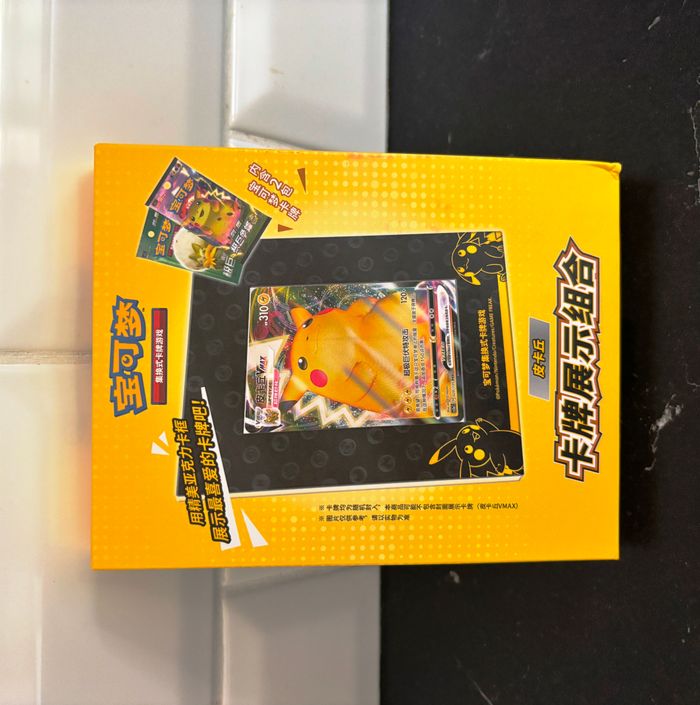 Display Pokemon TCG Coffret S-Chinois Cadre Dynamax 31 cartes à collectionner