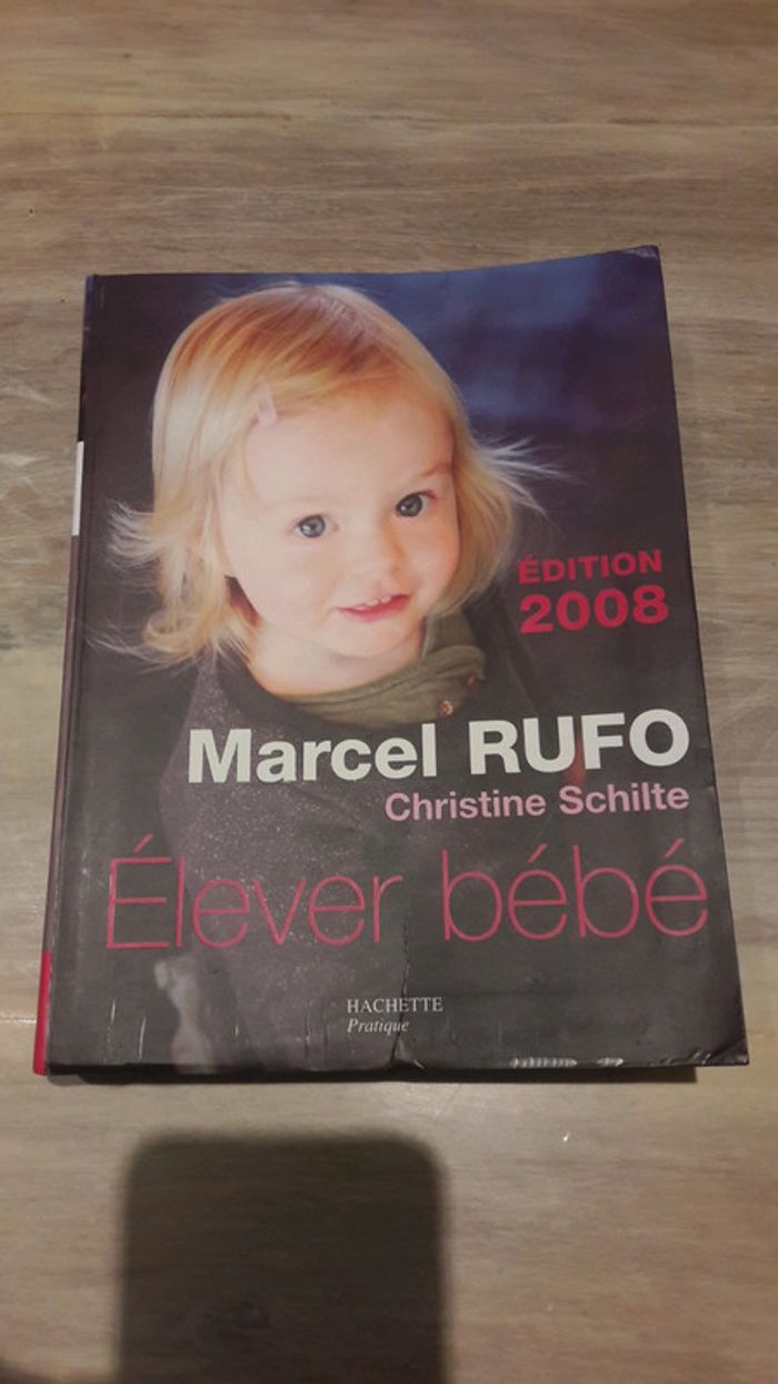 Élever bébé Hachette pratique