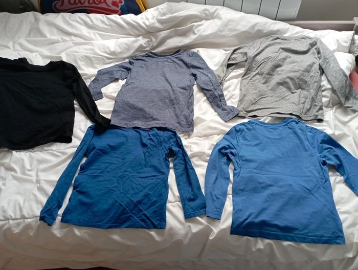 Lot 5 tee shirt manches longues marques diverses taille 6 ans neuf 15€ - photo numéro 3