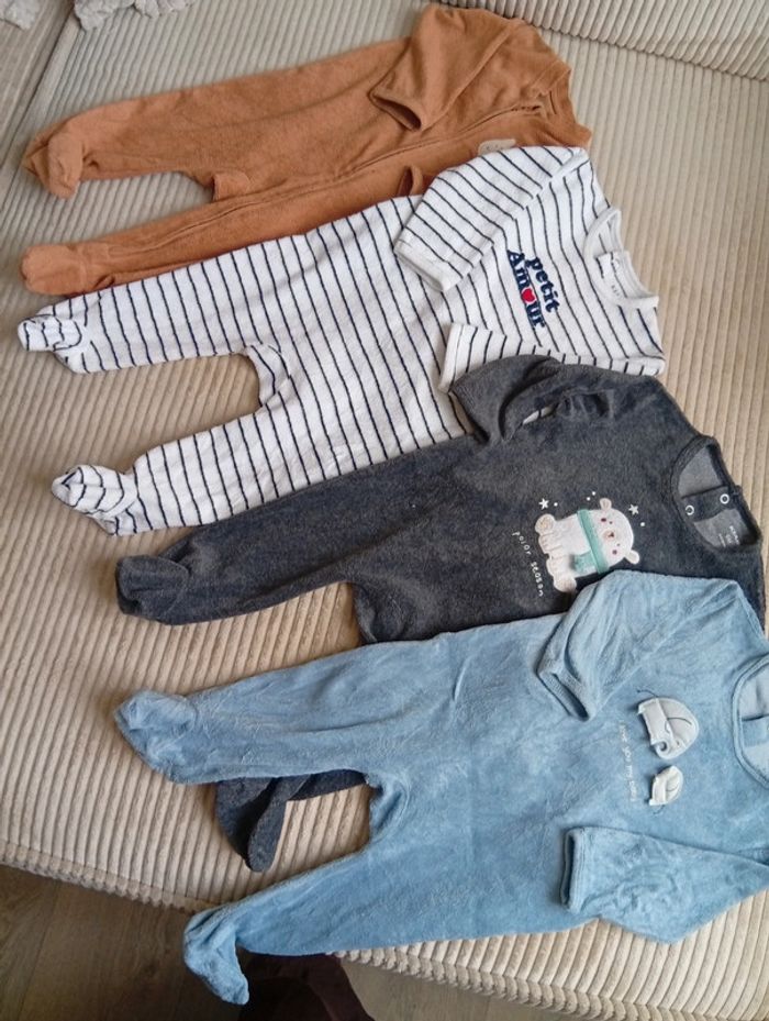 Lot pyjamas 9 mois - photo numéro 2