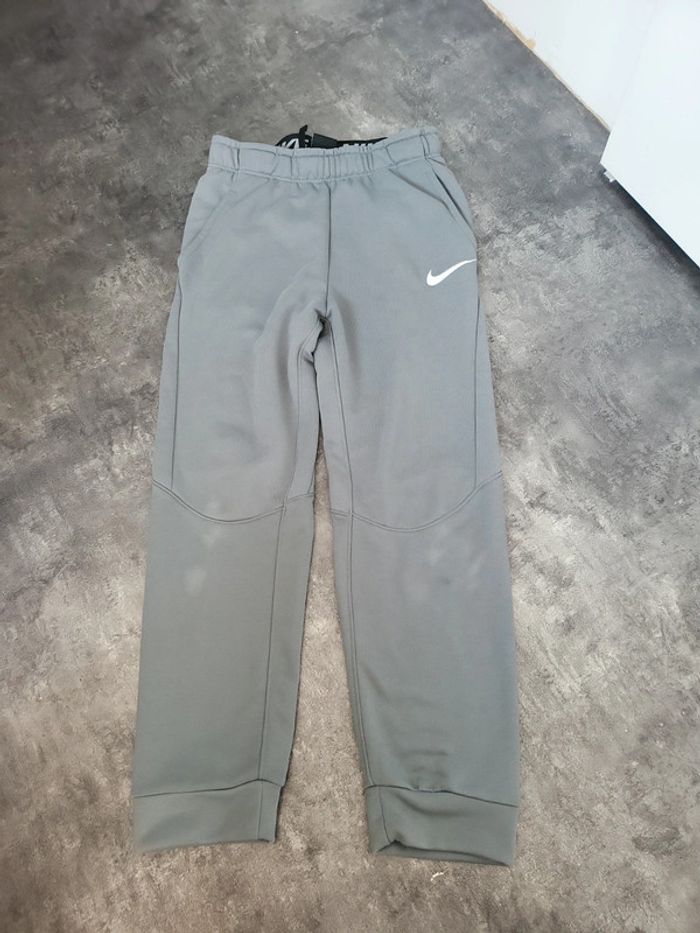Pantalon jogging garçon 12-13ans Nike bon état