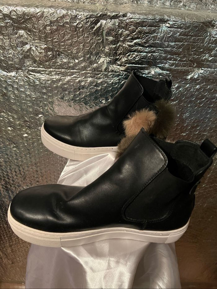 Paire de chaussures avec pompons femme taille 40 - photo numéro 2