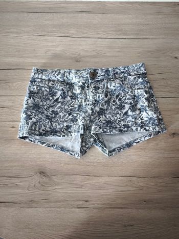 Short taille basse motif feuille 36