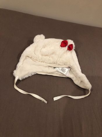 Joli bonnet beige noeud rouge