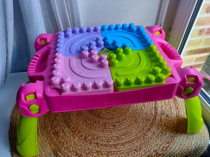Table  Méga Bloks rose - photo numéro 7