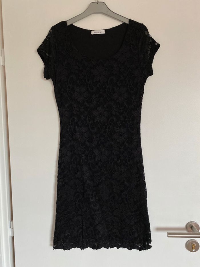 Robe noire dentelle
