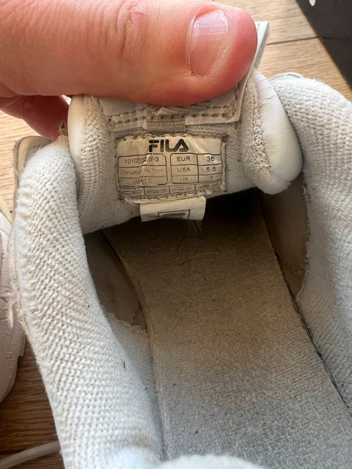 Chaussures FILA blanche Mixte Enfant Disruptor Kids Sneaker bon état 36 - photo numéro 4
