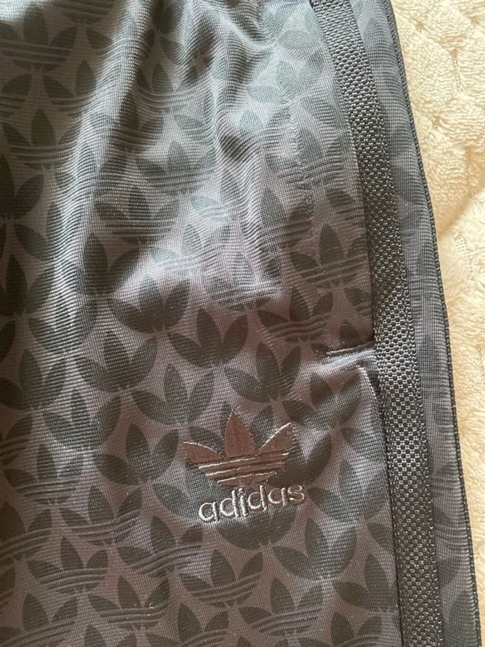 Jogging Adidas, taille 7/8 ans - photo numéro 3