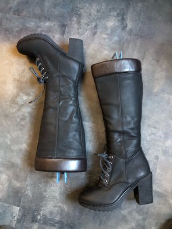 Bottes noir et marron 36 quasiment neuves