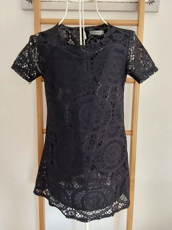 Robe en dentelle noire et satin T 36