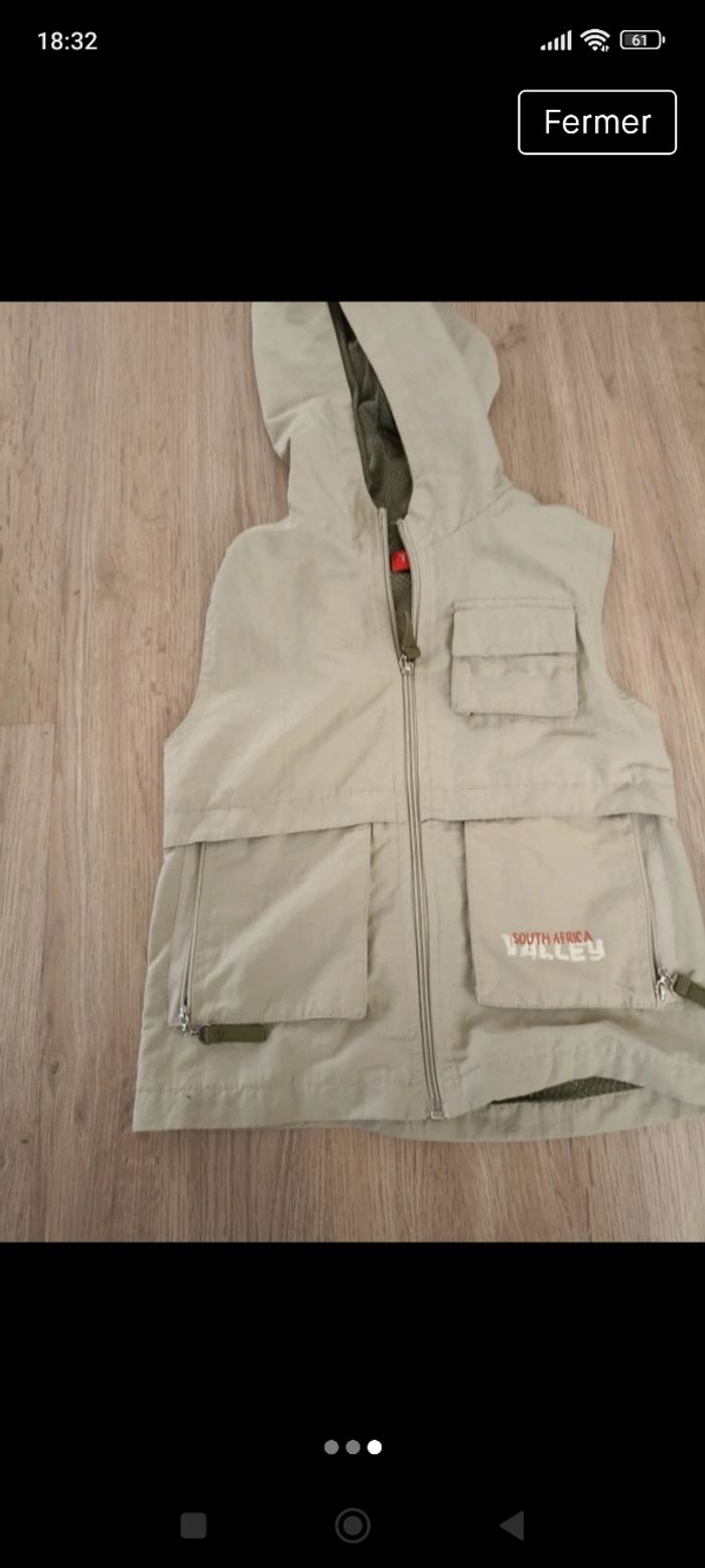 Veste à capuche sans manche