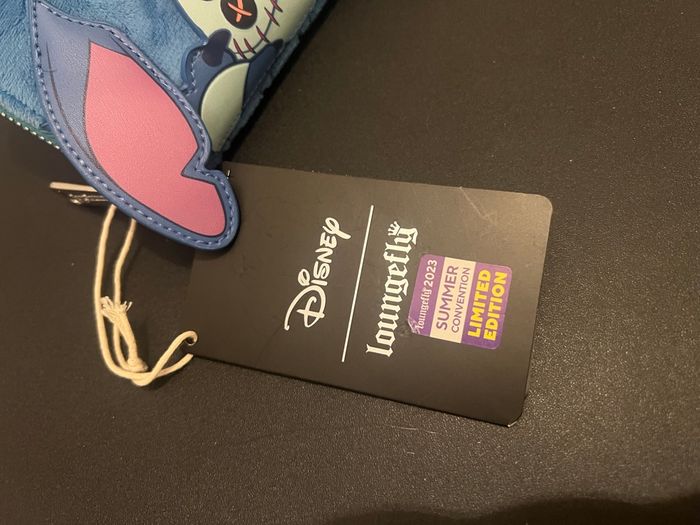 Loungefly porte feuille Stitch Scrump SDCC - photo numéro 3