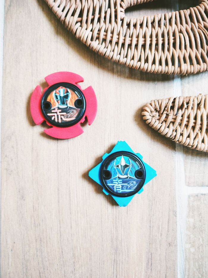 🌟 Power rangers ninja steel lot étoiles ishiban badge en mousse rangers bleu et rouge marque bandai