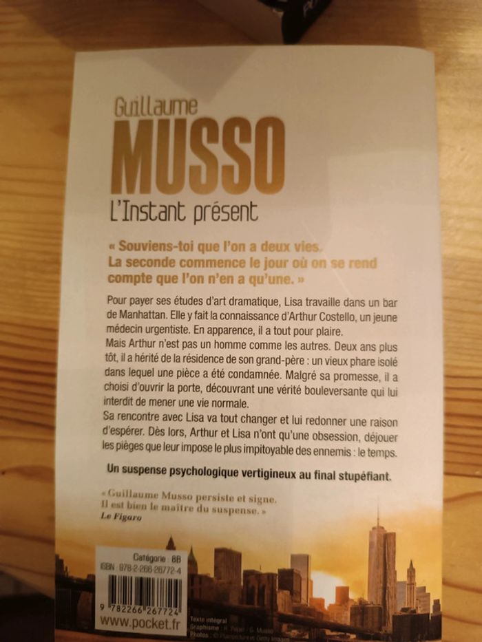 Livre L'instant présent MUSSO - photo numéro 2