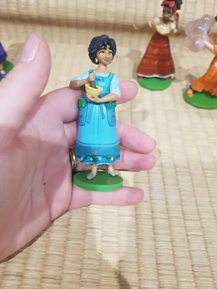 Lot de 9 figurines Encanto playset deluxe Disney Store - photo numéro 15
