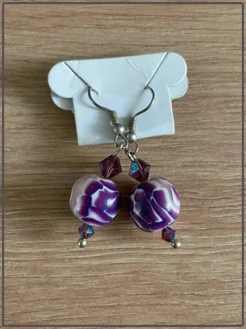 Boucles d’oreilles fleur violette