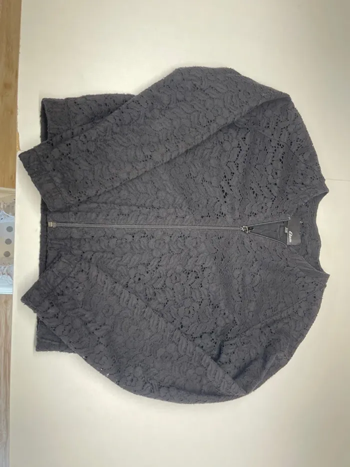 Veste dentelle courte