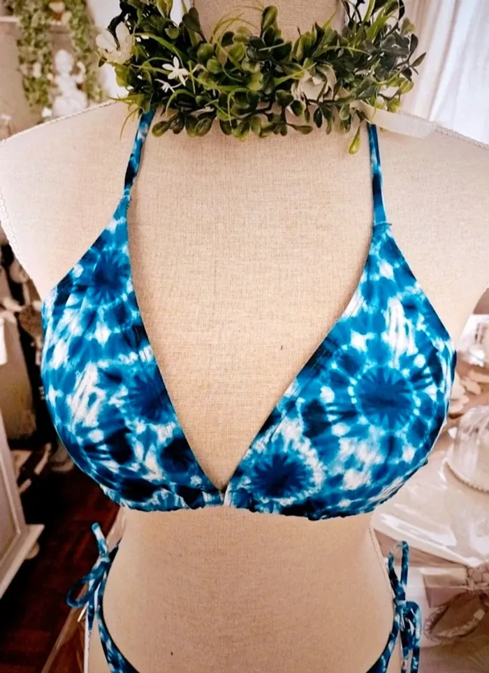 Maillot de bain 2 pièces bleu Taille 42 Neuf
