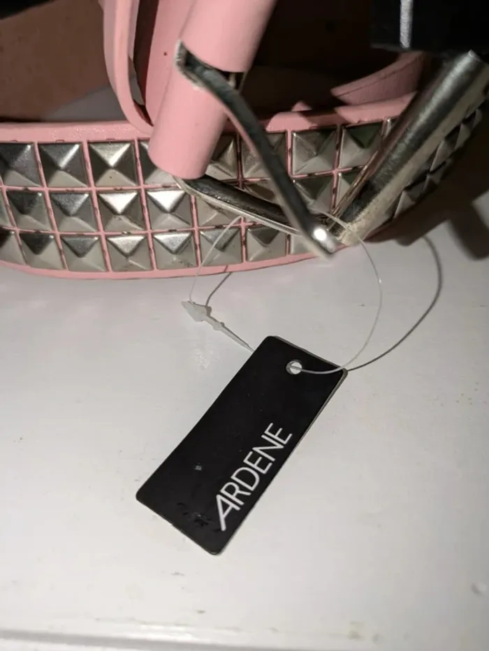 Ceinture rose avec décorations métal argentées, style rock chic tendance - photo numéro 5