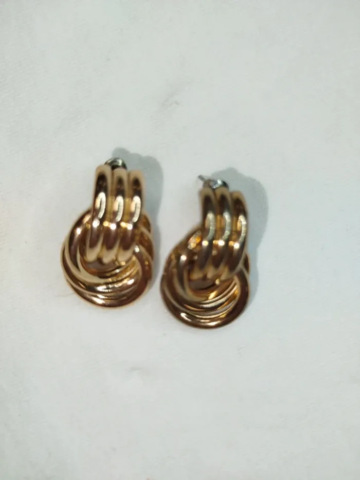 Boucle d'oreille anneaux - Trinity boucles dorée - puces avec fermoirs - photo numéro 2