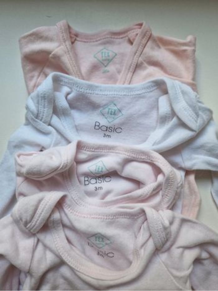 Lot 4 bodys Tex 3 mois - photo numéro 2