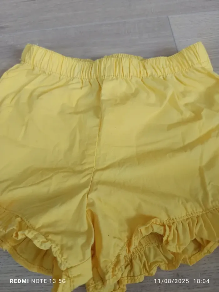 Magnifique short jaune Vertbaudet taille 5 ans - photo numéro 2