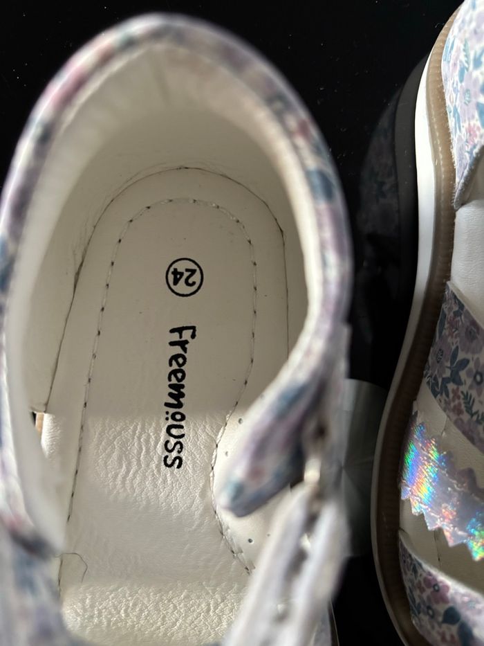 Chaussures neuves taille 24 - photo numéro 4