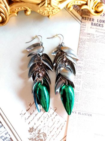 Magnifique paire de boucles d'oreilles pendantes vintage