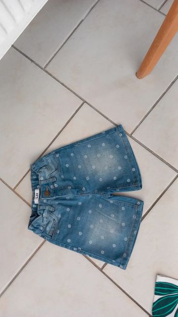Short jean fleurs la halle fille 6 ans tbe