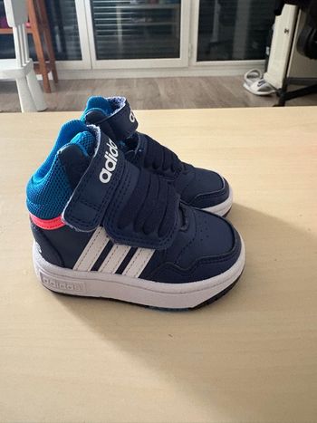 Vend adidas bébé 