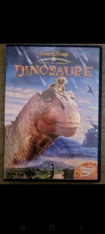 Lot de 2  dvds dinosaure et schtroumpfs 2 en parfait état