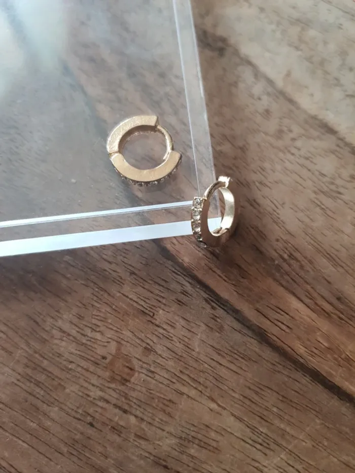 Boucles d oreilles metal dore et brillants - photo numéro 2