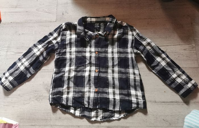 Chemise kiabi 4 ans convient à un 3 ans bleu marine