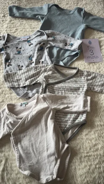 Bodies manches longues 3 mois