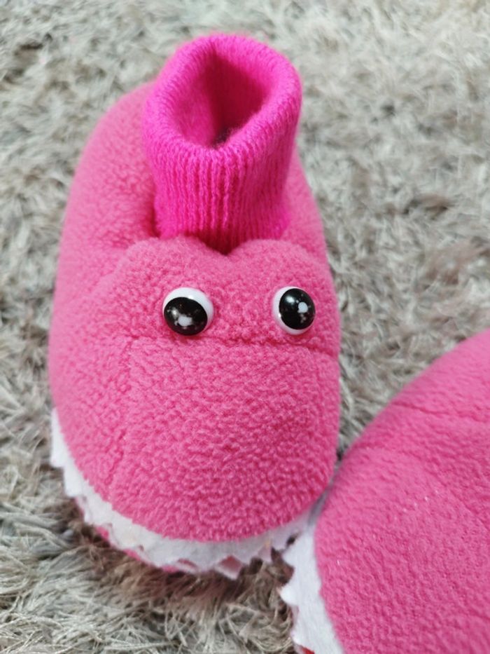 Chausson rigolo avec dents crocodile rose taille 22 - photo numéro 3