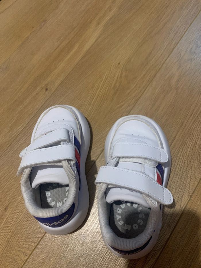 Basket adidas taille 23