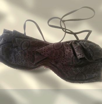 Haut de Maillot de bain de type bandeau rembourré dentelle noire et volants neuf