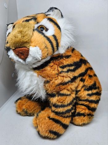 Tigre. 
Hauteur : 24cm.